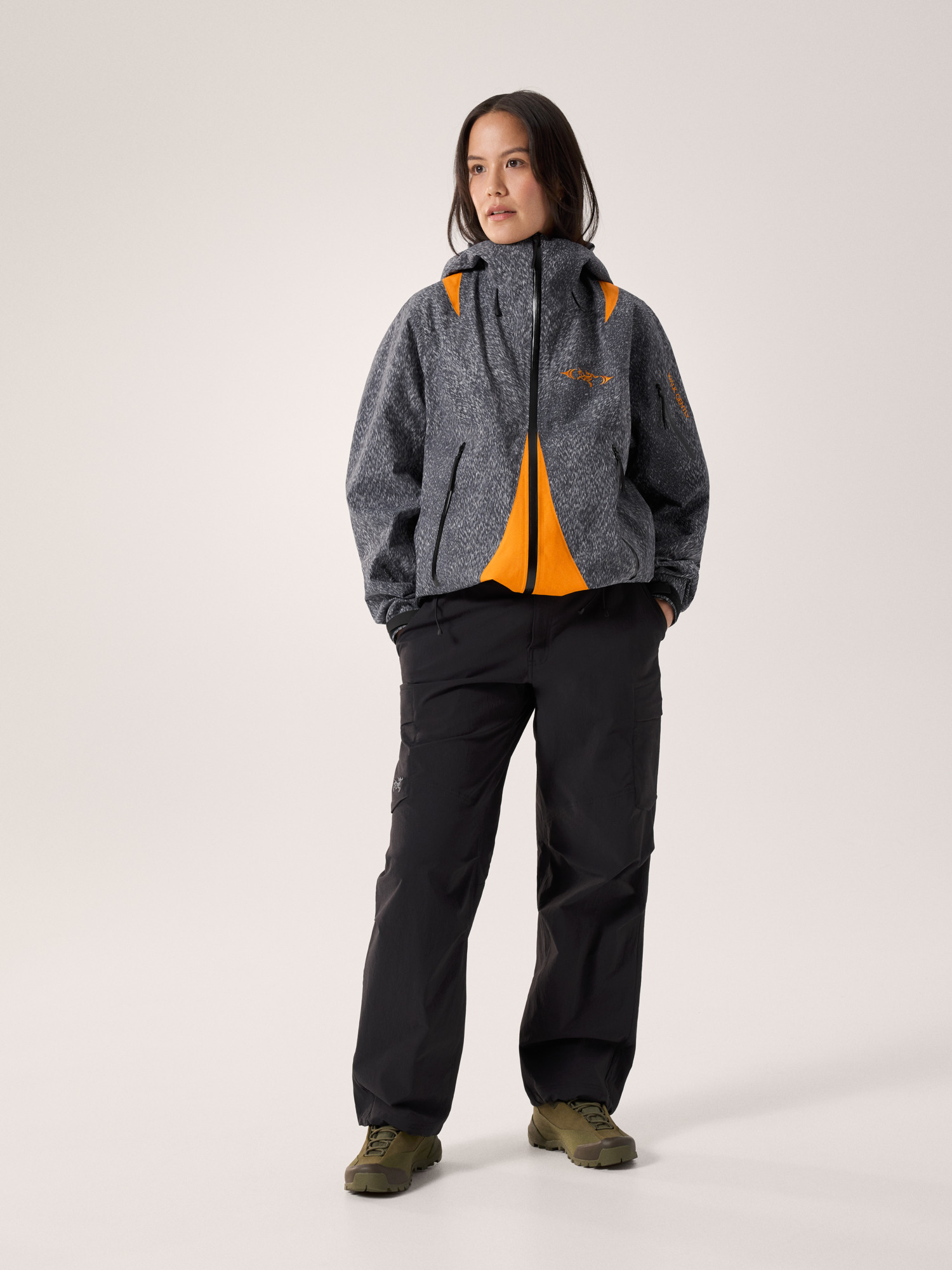 Product Image https://product.arcteryx.co.kr/images/products/686979/F26_X000010635_details_Dekoi_Jacket_Walk_Gently_Deer_Hide_Full_Body.jpg