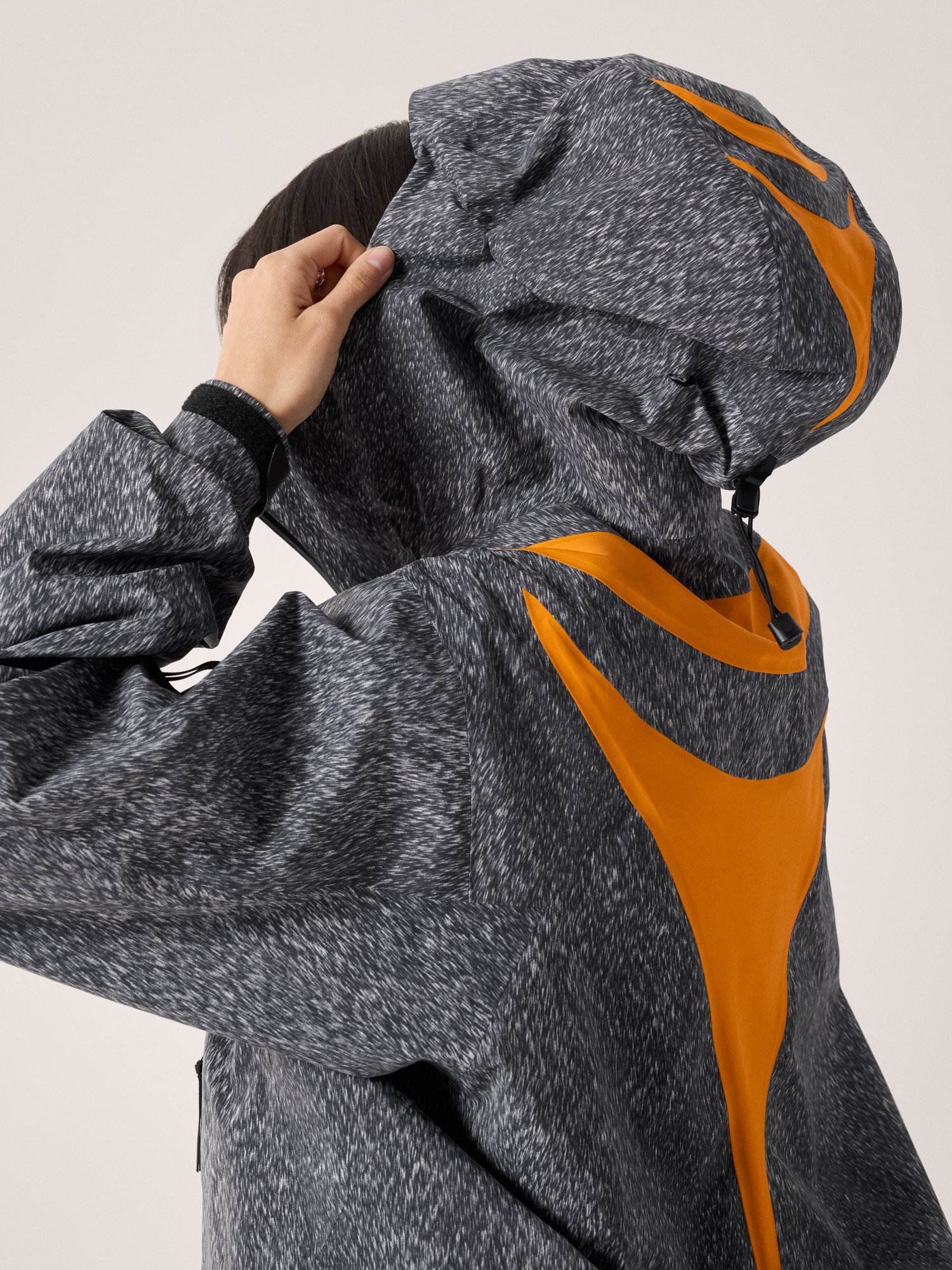 Product Image https://product.arcteryx.co.kr/images/products/686979/F26_X000010635_details_Dekoi_Jacket_Walk_Gently_Deer_Hide_Hover.jpg