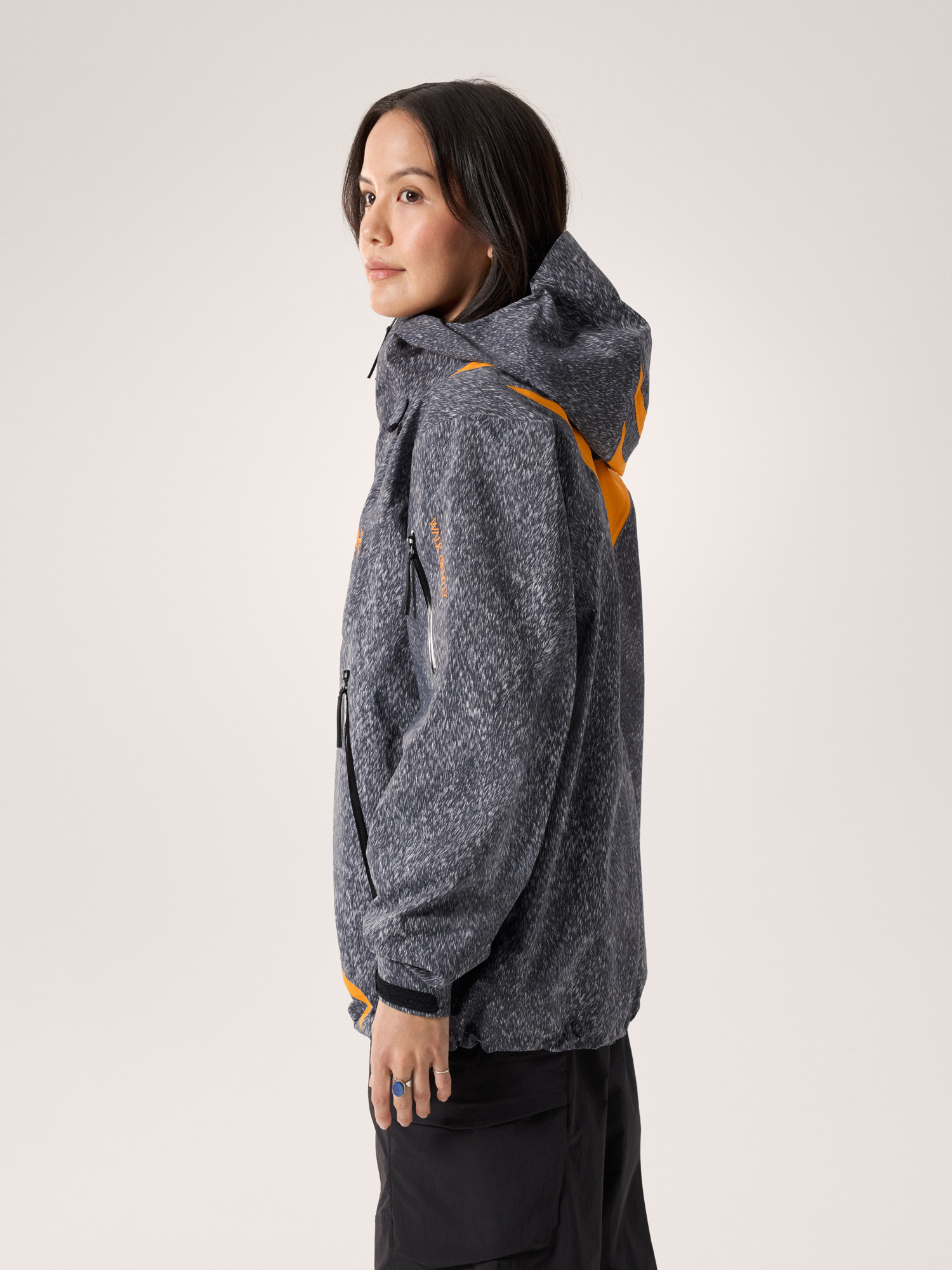 Product Image https://product.arcteryx.co.kr/images/products/686979/F26_X000010635_details_Dekoi_Jacket_Walk_Gently_Deer_Hide_Side_View.jpg