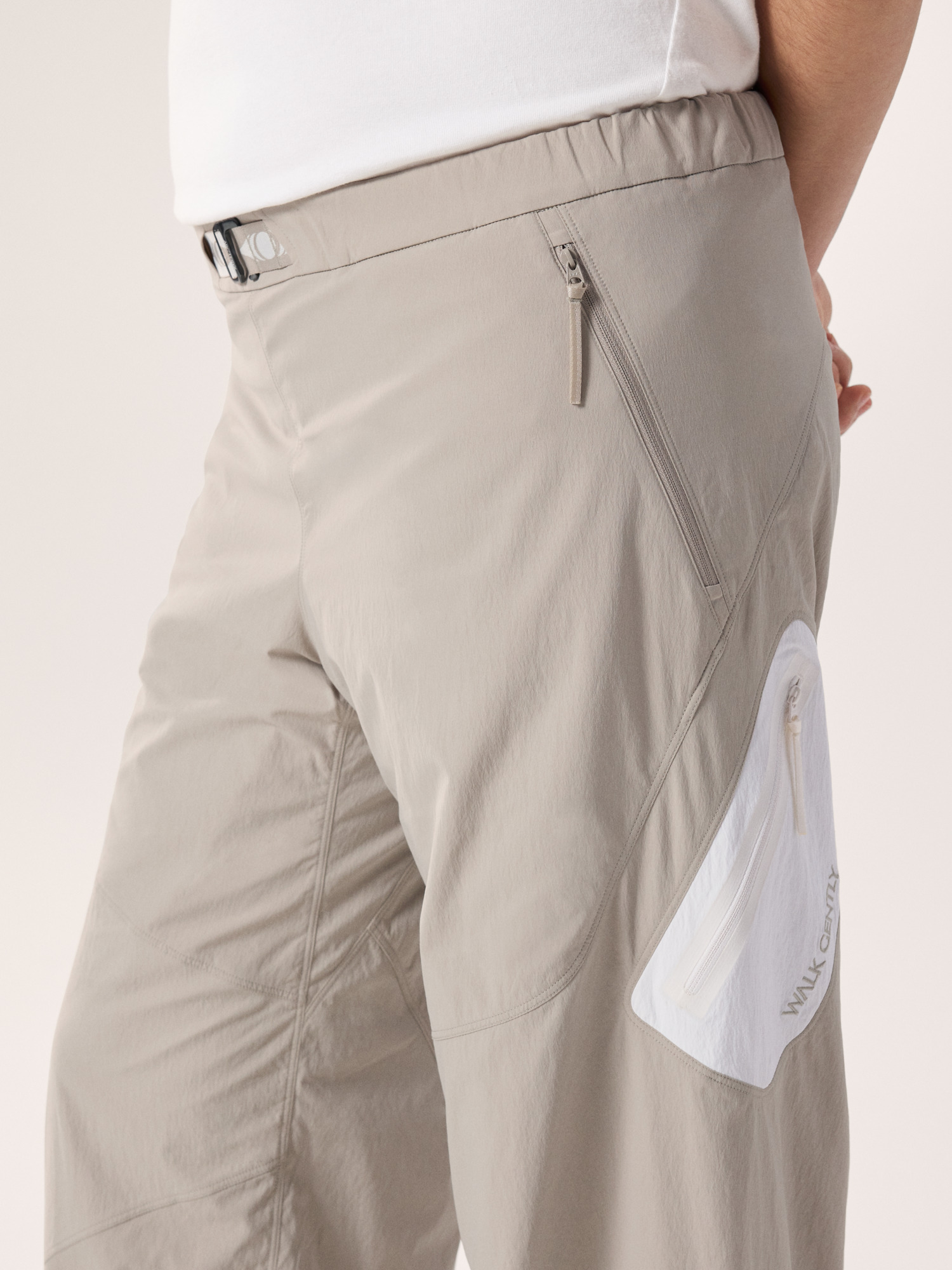 Product Image https://product.arcteryx.co.kr/images/products/686980/F26_X000010764_details_Adze_Pant_Walk_Gently_Rune_Arctic_Silk_Hover.jpg