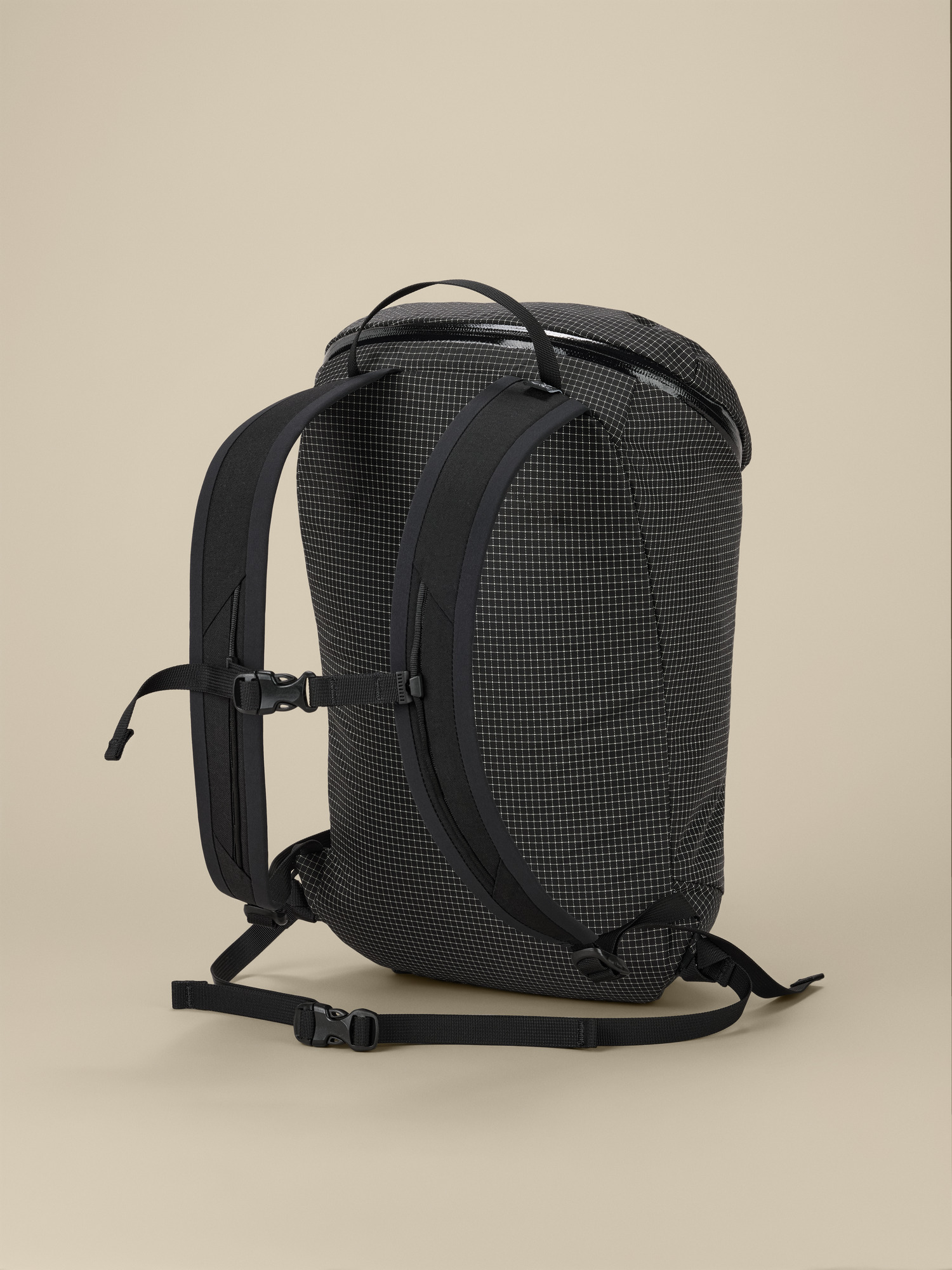 Product Image https://product.arcteryx.co.kr/images/products/686991/F26_X000010718_details_Konseal_15_Backpack_Black_Back.jpg