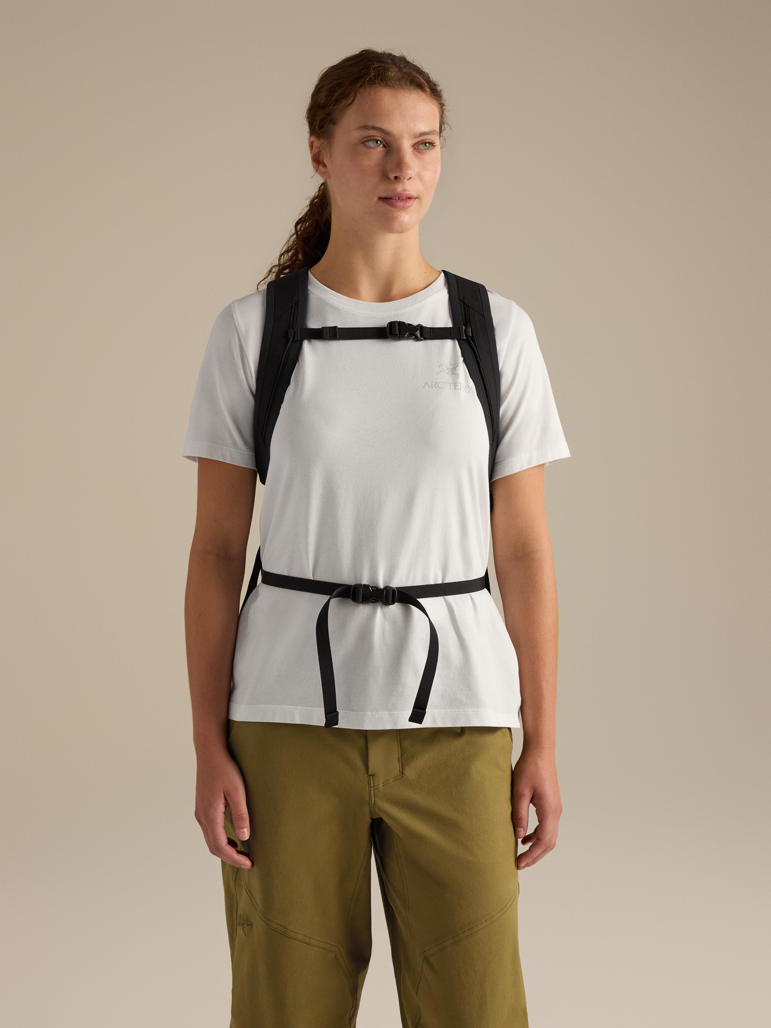 Product Image https://product.arcteryx.co.kr/images/products/686991/F26_X000010718_details_Konseal_15_Backpack_Black_Back_View.jpg