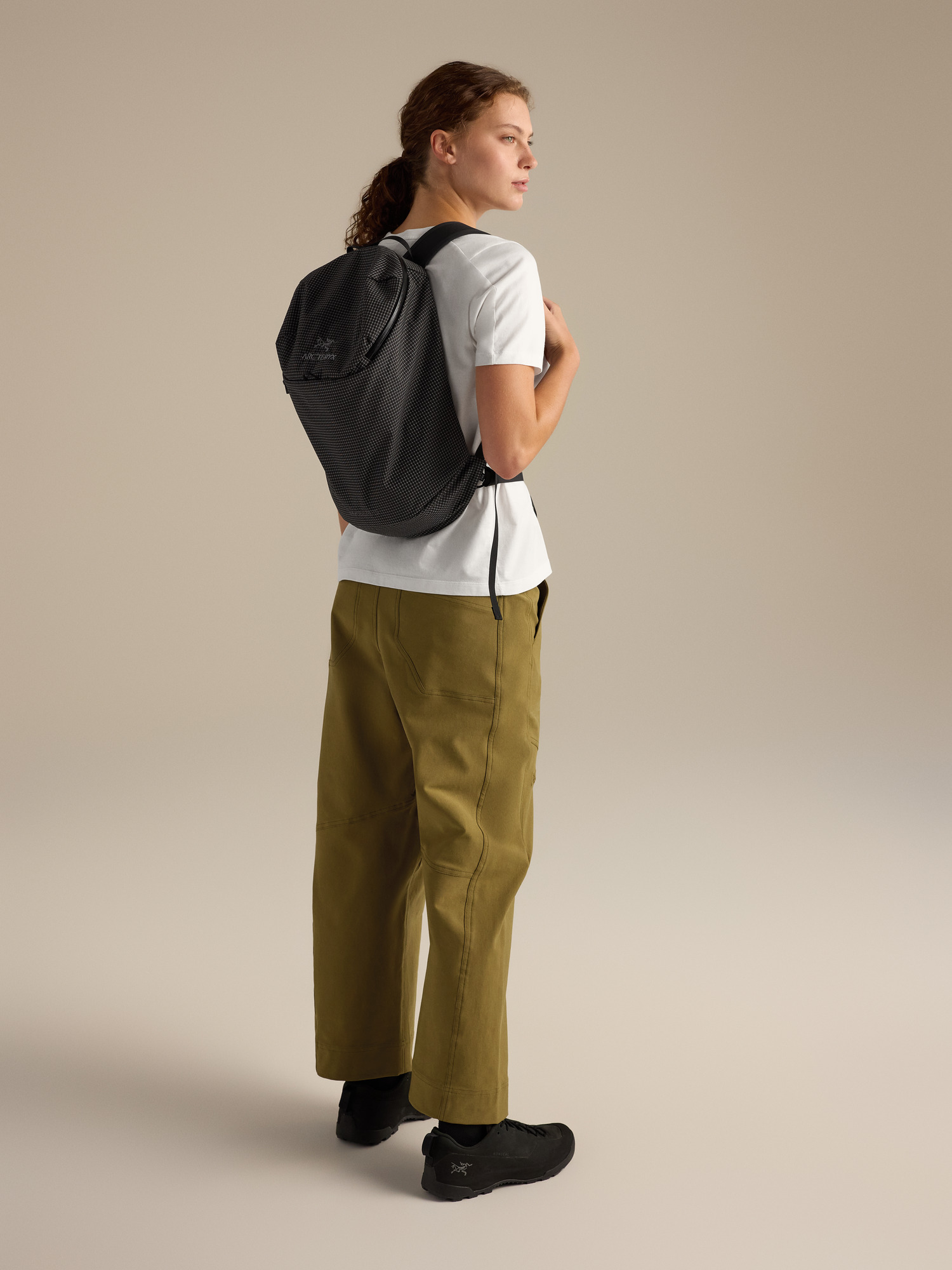 Product Image https://product.arcteryx.co.kr/images/products/686991/F26_X000010718_details_Konseal_15_Backpack_Black_Hover.jpg