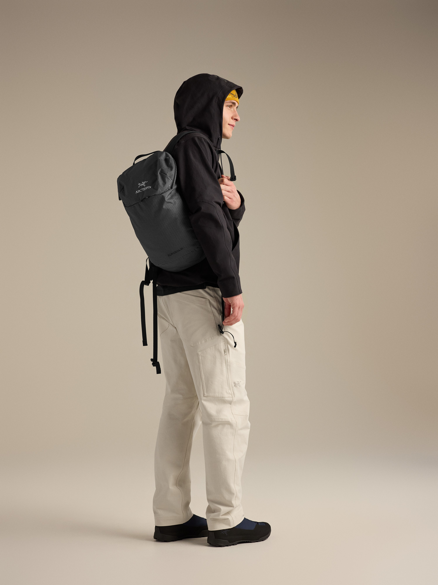 Product Image https://product.arcteryx.co.kr/images/products/686991/F26_X000010718_details_Konseal_15_Backpack_Cloud_Hover.jpg