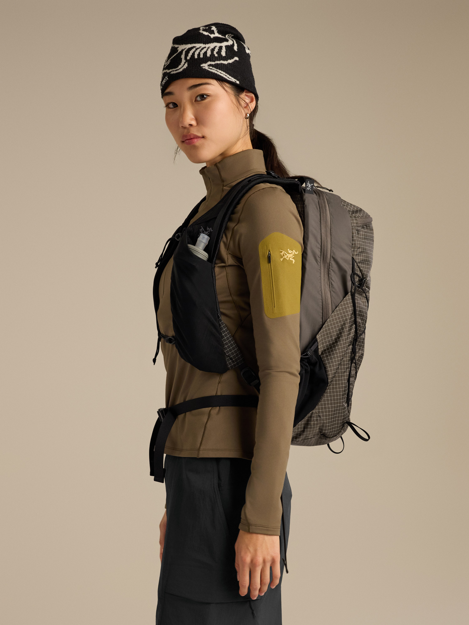 Product Image https://product.arcteryx.co.kr/images/products/687022/F26_X000010704_details_Aerios_18_Backpack_Mongoose_Nucleus_Side_View.jpg